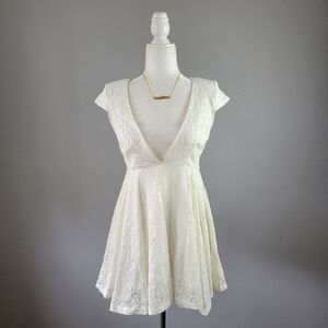 JARLO // ltd ed ultra-flattering white lace plunge cap sleeve flare mini dress